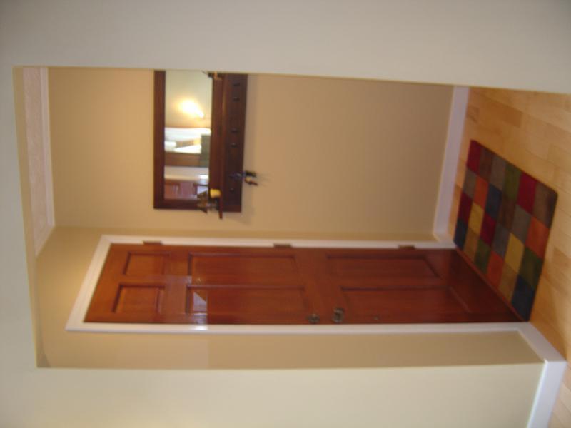 Entryway 2.JPG