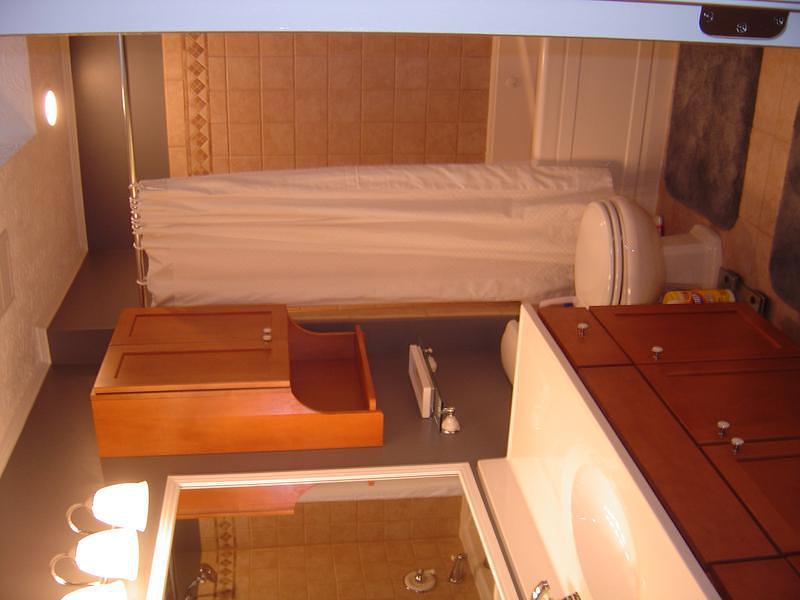 Guest Bathroom 1.JPG