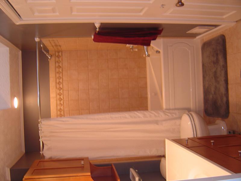 Guest Bathroom 2.JPG