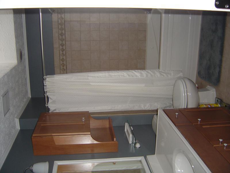 Guest Bathroom 4.JPG